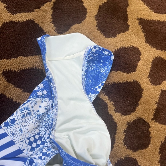 Solid and striped once piece - Picture 6 of 6